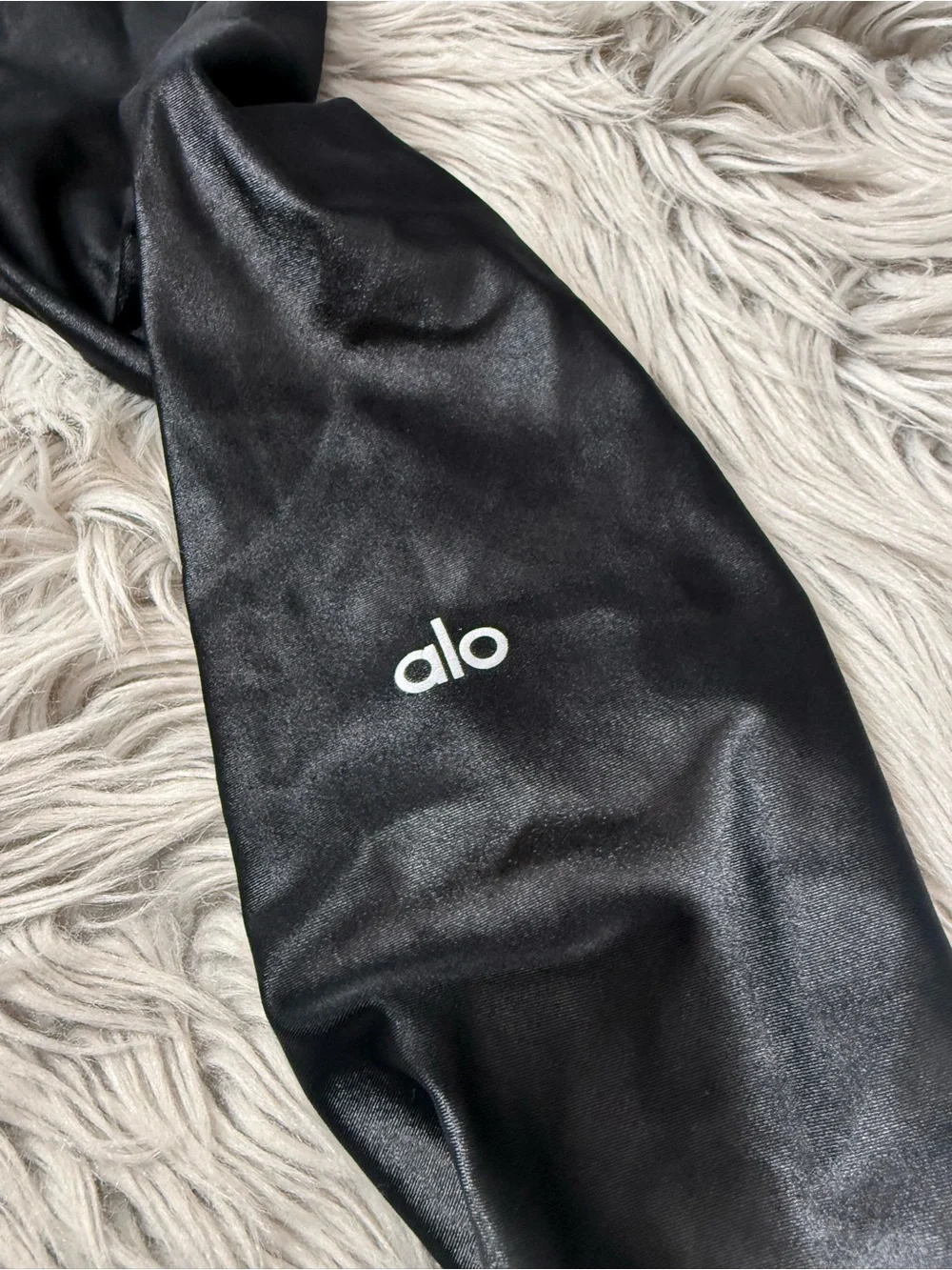 ALO High Waist Shine Legging in Black Shine Size Medium